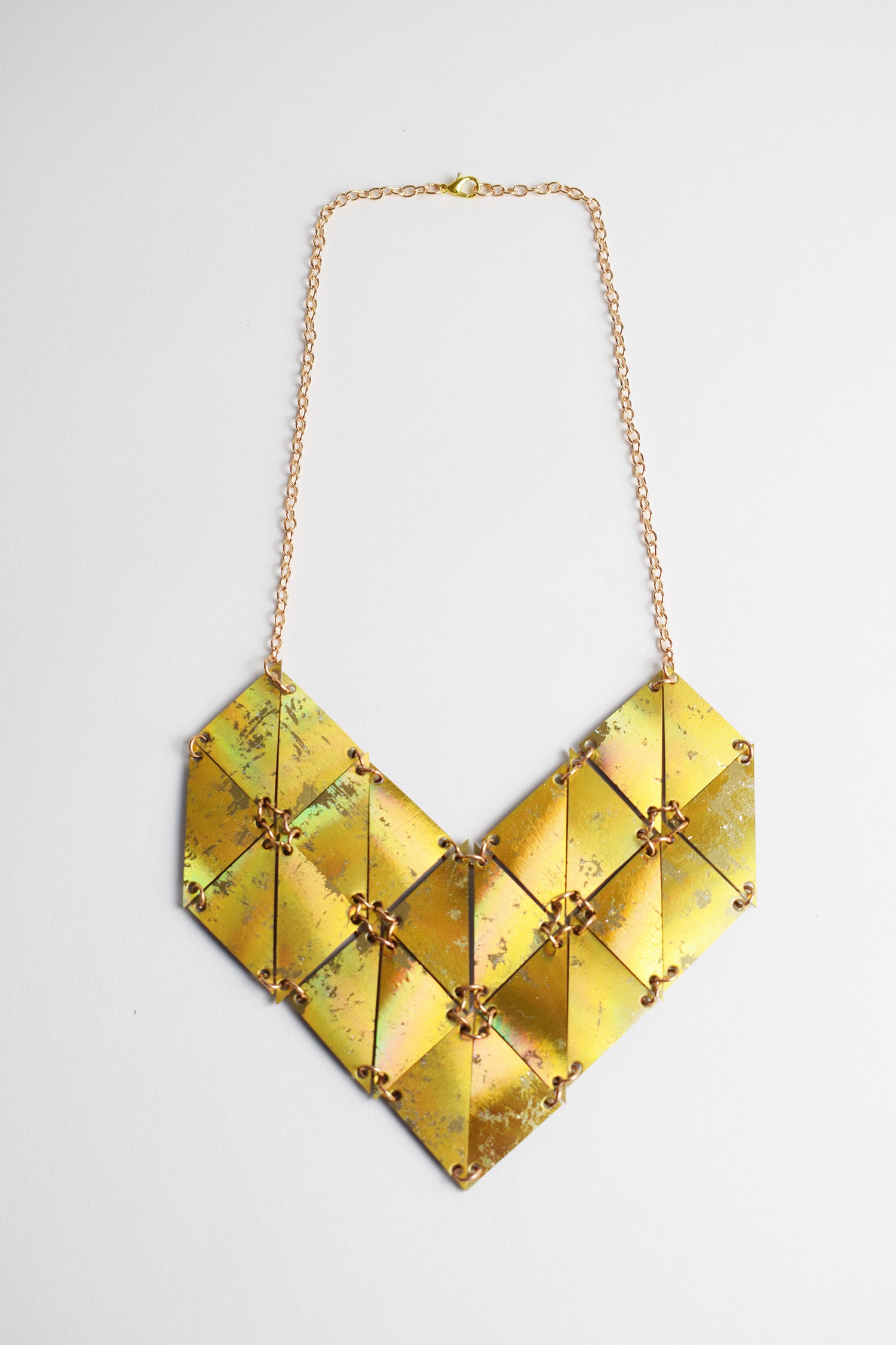 HOLOGRAPHIC HEART NECKLACE