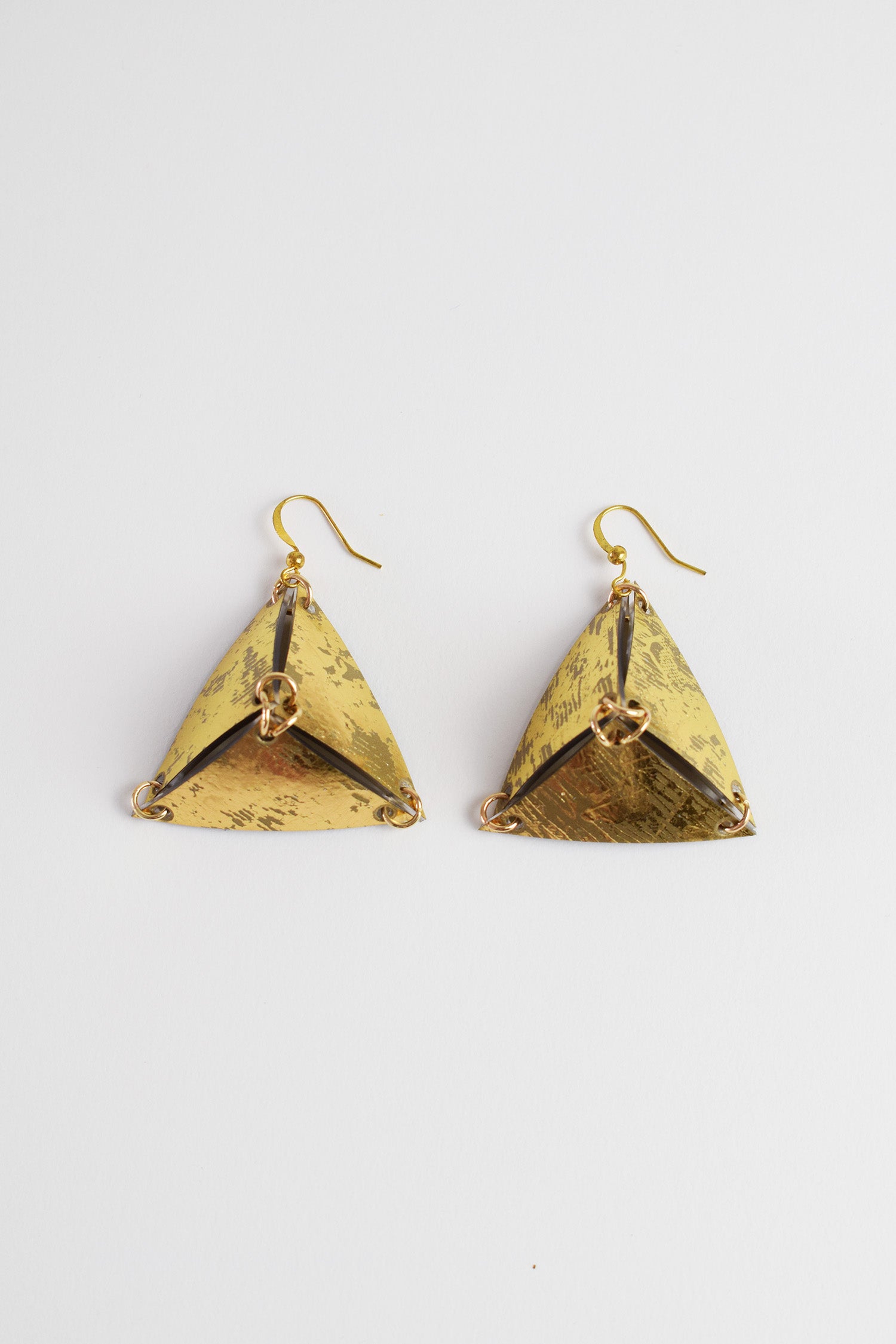 SINGLE PYRAMID EARRINGS
